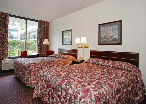 Rodeway Inn & Conference Center Orange Park Room photo